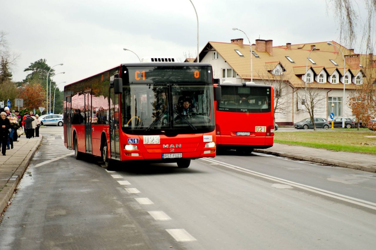 autobusy w stalowej woli