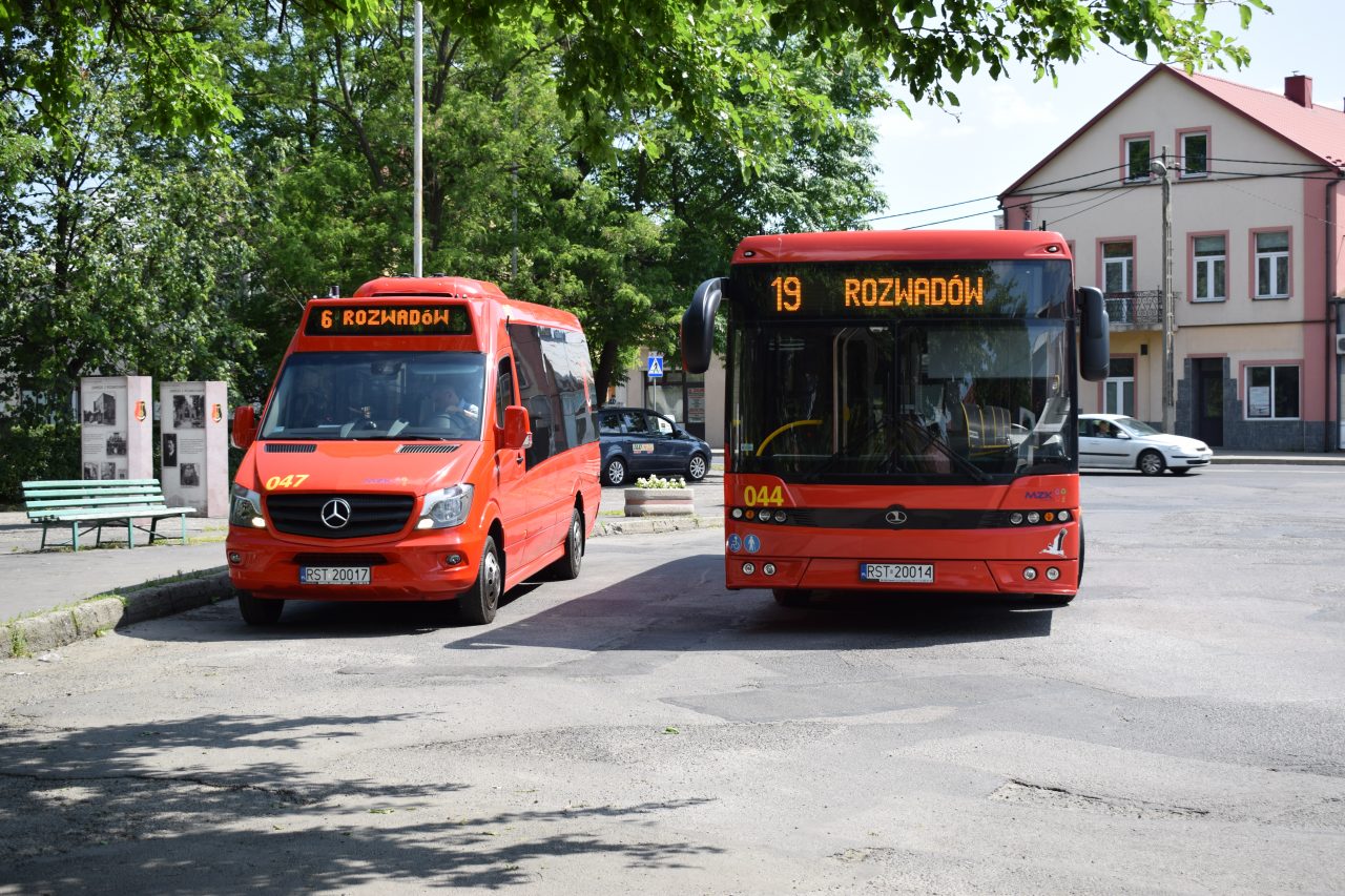 zdjęcie busa i autobusu