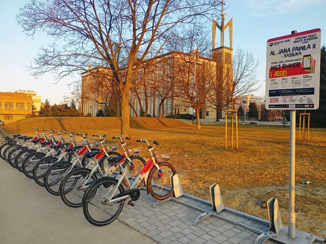 Stacja rowerowa "Bazylika" , przeniesiona z ul.Staszica.